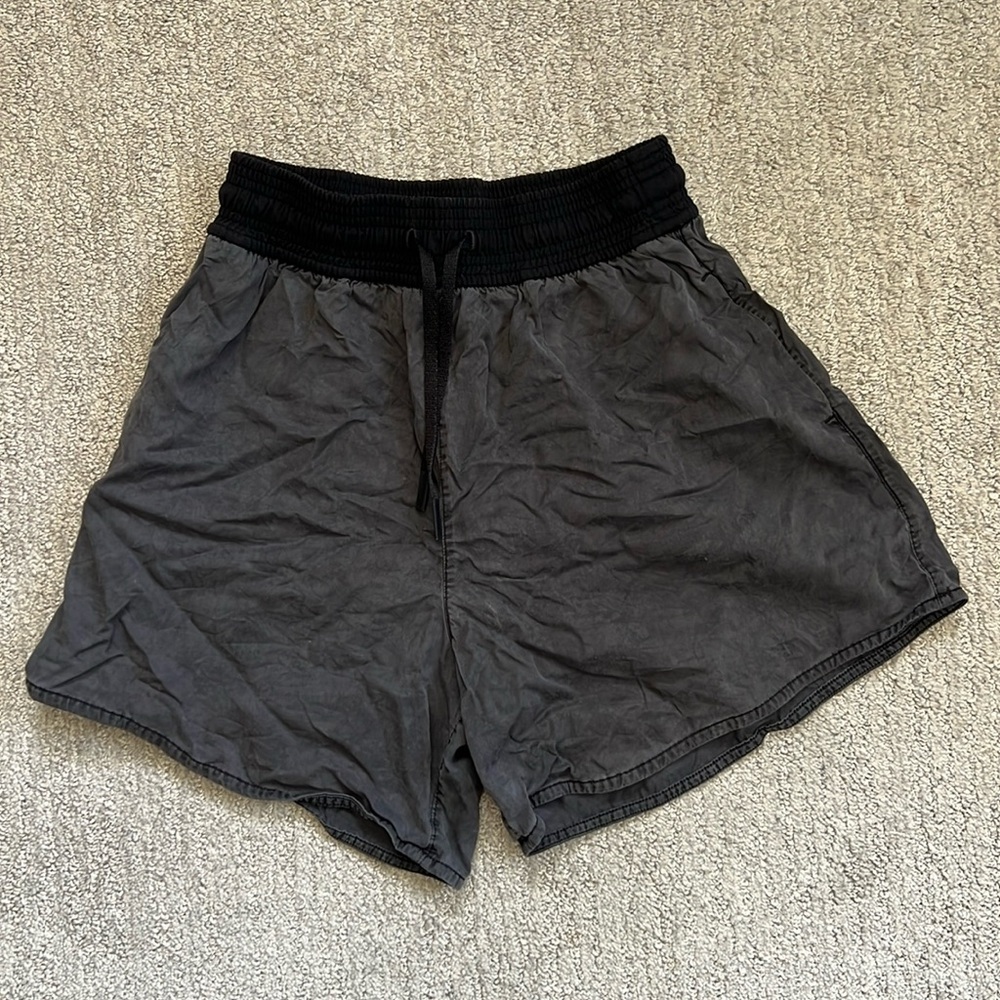 Lululemon Black / Grey High waisted shorts Size 4